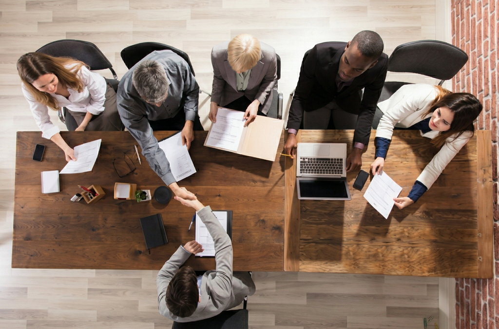 Corporate Law Firm vs. In-house Legal Team How to Choose